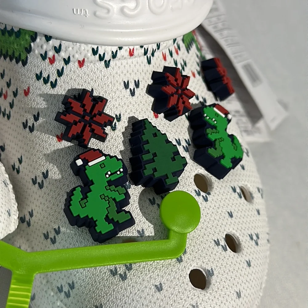 NEW Crocs Lined Christmas Charms Size 4M/6W